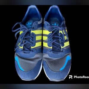 Men’s Adidas sneakers